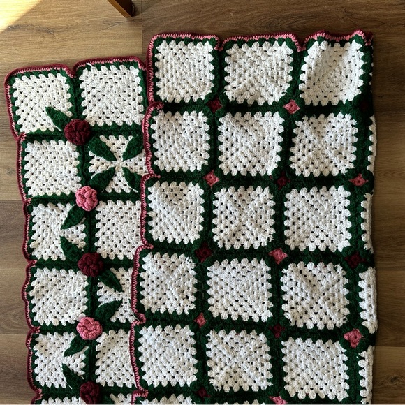 Vintage Handmade Crochet 3D Roses Afghan Throw - Picture 5 of 6